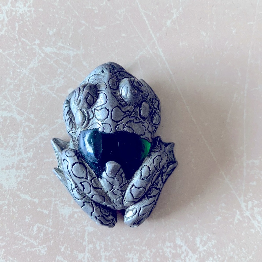 🐸 Pewter and Glass Frog Pendant